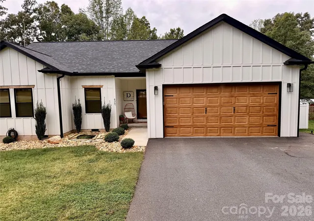 Photo 3 of Single family home for sale at 4347 Greenbriar Dr #3, Hickory, NC 28602 | MLS# 4436406 | Listing updated on 2026-10-26