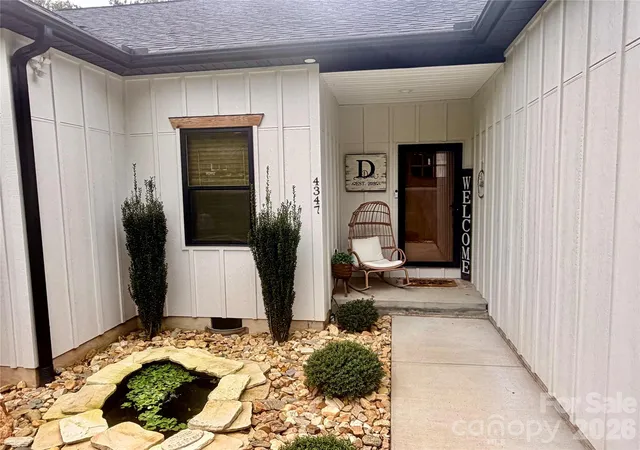 Photo 4 of Single family home for sale at 4347 Greenbriar Dr #3, Hickory, NC 28602 | MLS# 4436406 | Listing updated on 2026-10-26