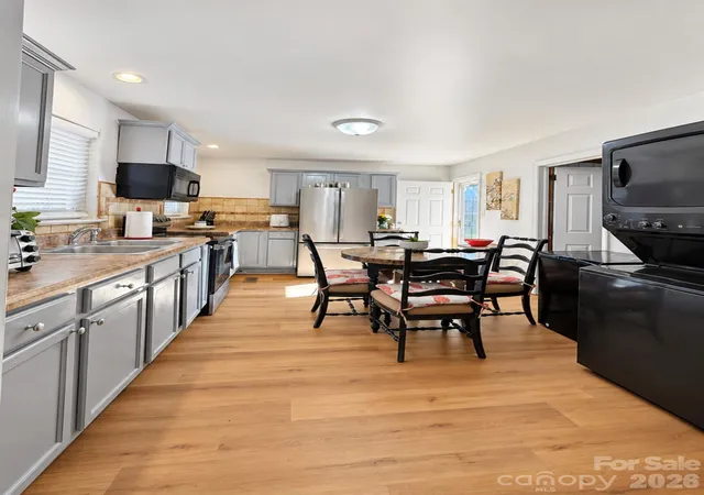 Photo 1 of Single family home for sale at 4310 Dinglewood Ave, Charlotte, NC 28205 | MLS# 4436414 | Listing updated on 2026-10-23
