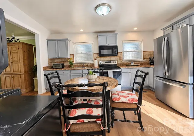 Photo 2 of Single family home for sale at 4310 Dinglewood Ave, Charlotte, NC 28205 | MLS# 4436414 | Listing updated on 2026-10-23