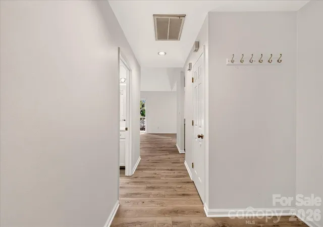Listing Photo 3 - Condo for sale in building located at 3200 Selwyn Farms Ln, Charlotte, NC 28209