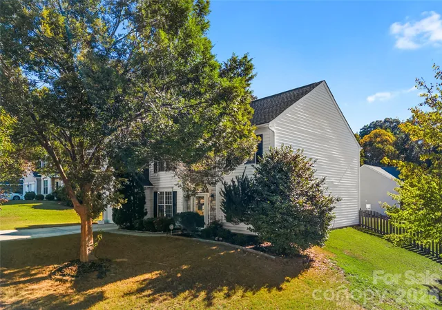 Photo 4 of Single family home for sale at 2602 Mullis Ln, Matthews, NC 28105 | MLS# 4436447 | Listing updated on 2026-10-21