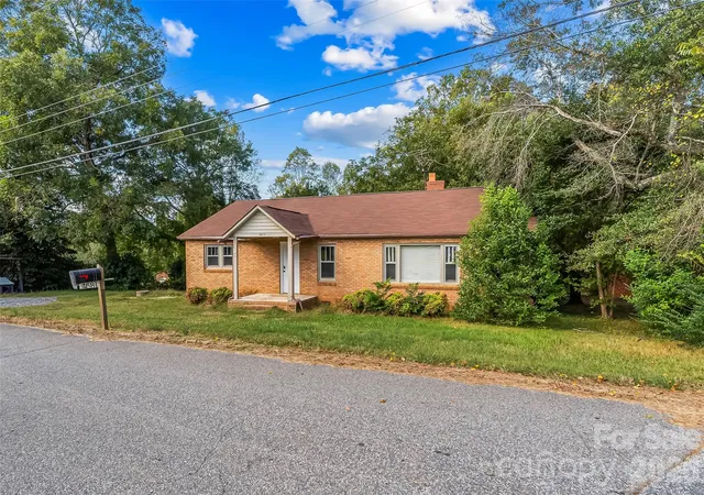 Photo 4 of Single family home for sale at 4681 Charlotte St, Conover, NC 28613 | MLS# 4436467 | Listing updated on 2026-10-28