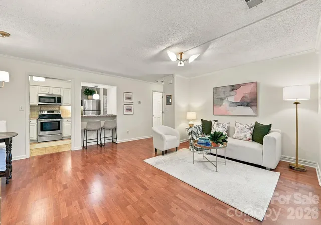 Listing Photo 2 - Condo for sale in building located at 1051 Churchill Downs Ct, Charlotte, NC 28211 - Unit #B
