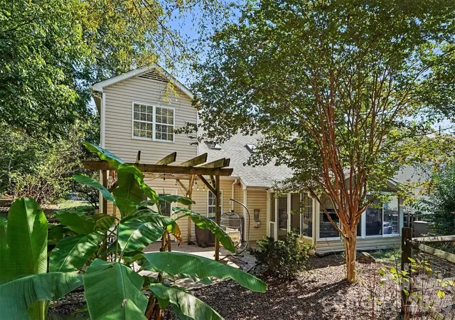 Photo 3 of Sale Pending at 8610 Ellington Park Dr, Charlotte, NC 28277 | MLS# 4436485 | Listing updated on 2026-10-28