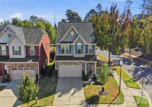 Photo 3 of Single family home for sale at 1823 Fleetwood Dr, Charlotte, NC 28208 | MLS# 4436511 | Listing updated on 2026-10-30