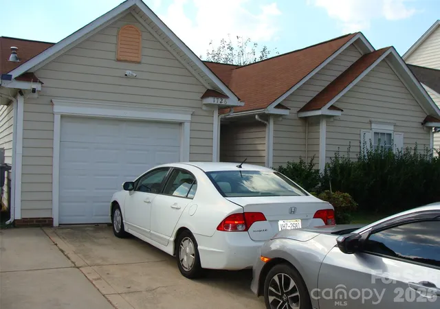 Photo 2 of Single family home for sale at 1726 Pamela Lorraine Dr, Charlotte, NC 28213 | MLS# 4436512 | Listing updated on 2026-10-30