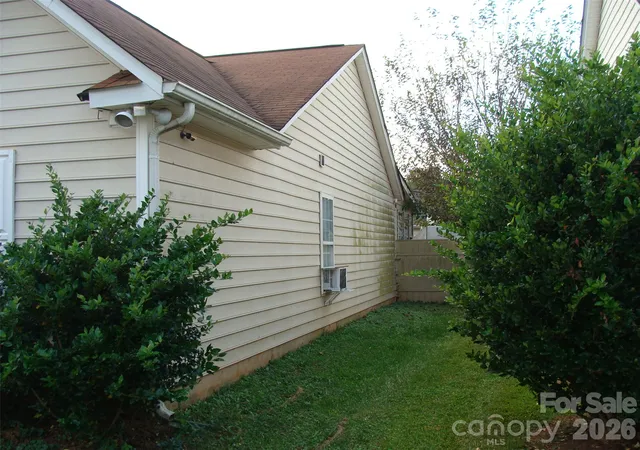 Photo 4 of Single family home for sale at 1726 Pamela Lorraine Dr, Charlotte, NC 28213 | MLS# 4436512 | Listing updated on 2026-10-30