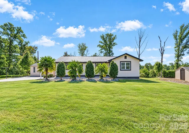 Photo 2 of Single family home for sale at 892 Taylor Dr, Lancaster, SC 29720 | MLS# 4436527 | Listing updated on 2026-10-26