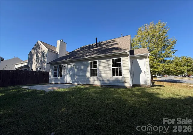 Photo 4 of Single family home for sale at 8603 Berrybrook Ln, Charlotte, NC 28269 | MLS# 4436528 | Listing updated on 2026-10-30
