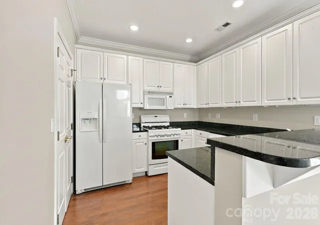 Photo 4 of Townhouse for sale at 11172 Villa Tr Pl, Charlotte, NC 28277 | MLS# 4436544 | Listing updated on 2026-10-29