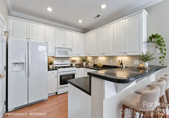 Photo 3 of Townhouse for sale at 11172 Villa Tr Pl, Charlotte, NC 28277 | MLS# 4436544 | Listing updated on 2026-10-29