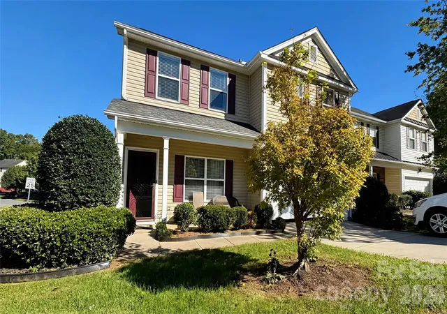 Photo 1 of Single family home for sale at 8428 Glaze Ct, Charlotte, NC 28269 | MLS# 4436551 | Listing updated on 2026-10-23