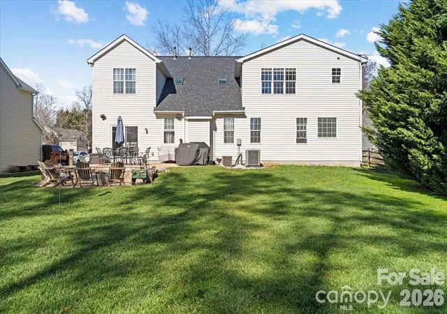 Photo 1 of Single family home for sale at 13025 Hamilton Green Dr, Charlotte, NC 28273 | MLS# 4436564 | Listing updated on 2026-10-30