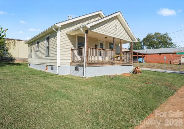 Photo 2 of Single family home for sale at 216 N Brady Ave, Newton, NC 28658 | MLS# 4436603 | Listing updated on 2026-10-22