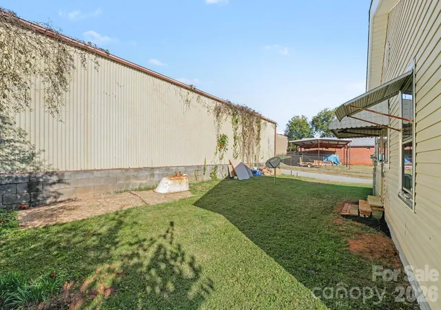 Photo 3 of Single family home for sale at 216 N Brady Ave, Newton, NC 28658 | MLS# 4436603 | Listing updated on 2026-10-22