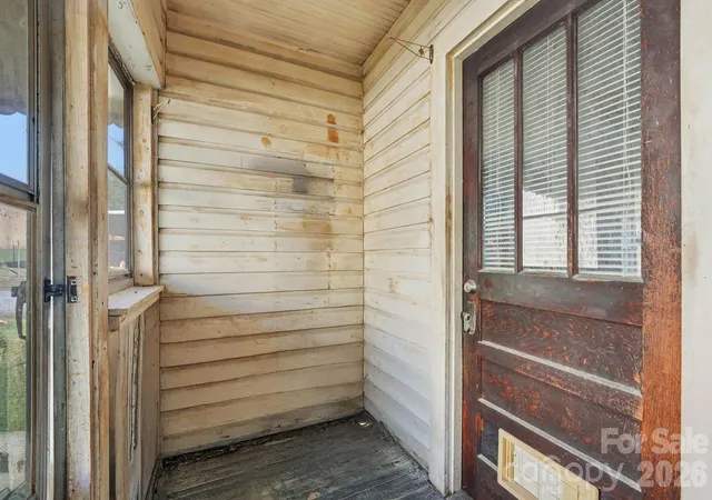 Photo 4 of Single family home for sale at 216 N Brady Ave, Newton, NC 28658 | MLS# 4436603 | Listing updated on 2026-10-22