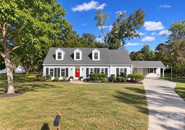 Single family home for sale at 2004 Glouchester Cir, Charlotte, NC 28226 | MLS# 4436632
