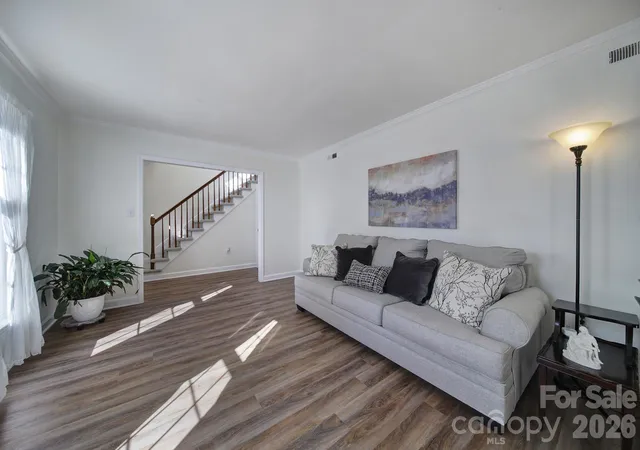 Photo 3 of Single family home for sale at 2004 Glouchester Cir, Charlotte, NC 28226 | MLS# 4436632 | Listing updated on 2026-10-28