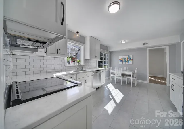 Photo 4 of Single family home for sale at 2004 Glouchester Cir, Charlotte, NC 28226 | MLS# 4436632 | Listing updated on 2026-10-28