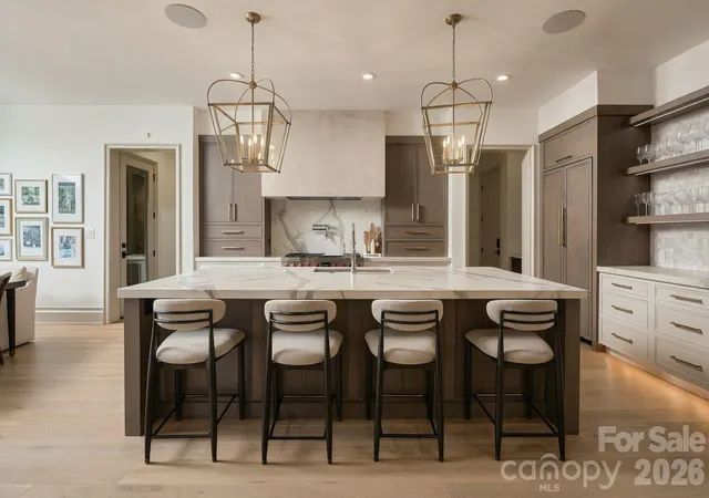 Photo 4 of Single family home for sale at 900 Jefferson Dr, Charlotte, NC 28270 | MLS# 4436637 | Listing updated on 2026-10-23