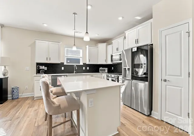 Photo 4 of Single family home for sale at 19201 Yellow Birch Dr, Charlotte, NC 28278 | MLS# 4436645 | Listing updated on 2026-10-29