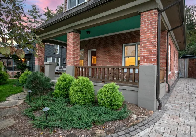 Photo 3 of Single family home for sale at 71 King St, Brevard, NC 28712 | MLS# 4436660 | Listing updated on 2026-10-28