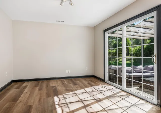 Photo 4 of Single family home for sale at 1100 Dark Wood Ct, Matthews, NC 28105 | MLS# 4436676 | Listing updated on 2026-10-29