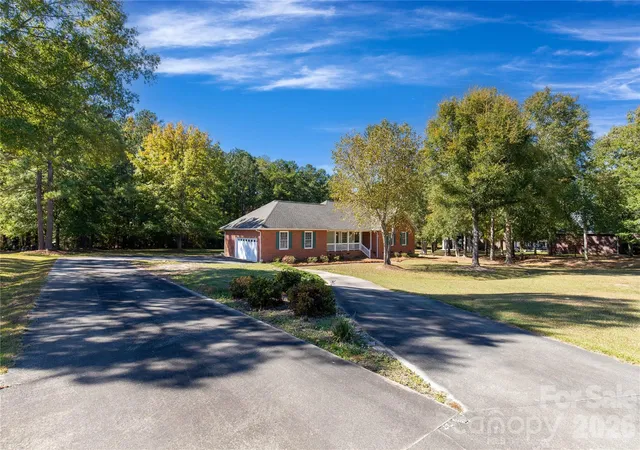 Photo 3 of Single family home for sale at 2934 Cane Ml Rd, Lancaster, SC 29720 | MLS# 4436683 | Listing updated on 2026-10-28
