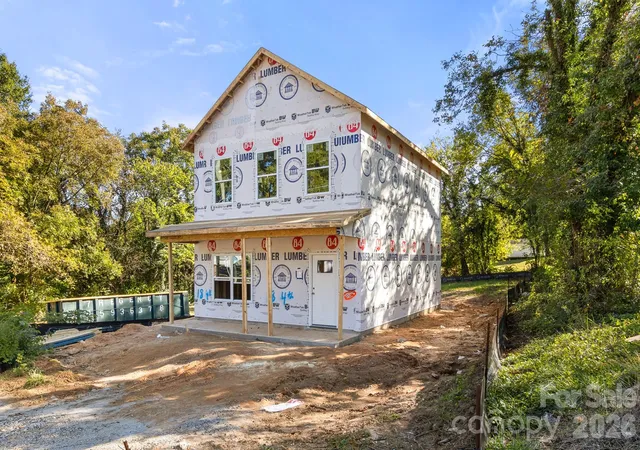Photo 4 of Single family home for sale at 18 4th Avenue, Hickory, NC 28602 | MLS# 4436695 | Listing updated on 2026-10-26
