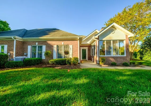 Condo for sale at 8562 Highland Glen Dr, Charlotte, NC 28269 | MLS# 4436697