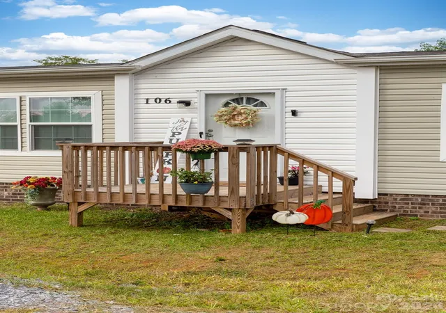 Photo 2 of Single family home for sale at 106 Ol Fld Ct, Lawndale, NC 28090 | MLS# 4436709 | Listing updated on 2026-10-23