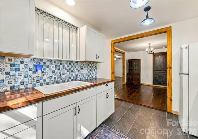 Photo 1 of Single family home for sale at 72 Lyman Ln, Rosman, NC 28772 | MLS# 4436718 | Listing updated on 2026-10-23