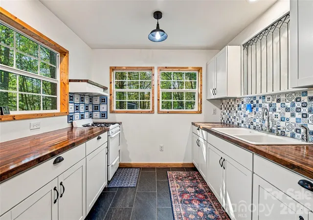 Photo 4 of Single family home for sale at 72 Lyman Ln, Rosman, NC 28772 | MLS# 4436718 | Listing updated on 2026-10-23