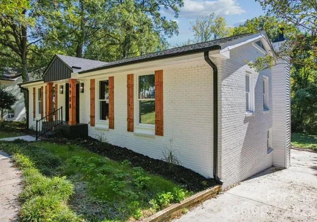 Photo 3 of Single family home for sale at 4908 Zephyr Ln, Charlotte, NC 28209 | MLS# 4436727 | Listing updated on 2026-10-27