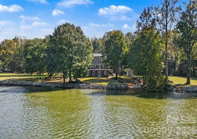 Photo 2 of Single family home for sale at 1727 Lake Dr, Charlotte, NC 28214 | MLS# 4436745 | Listing updated on 2026-10-29