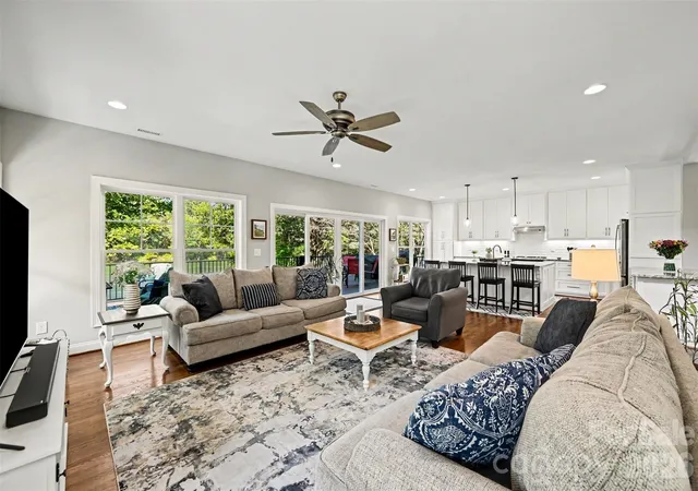 Photo 4 of Single family home for sale at 1727 Lake Dr, Charlotte, NC 28214 | MLS# 4436745 | Listing updated on 2026-10-29