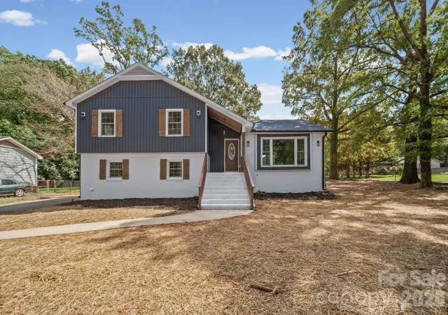 Photo 1 of Single family home for sale at 6800 Ludwig Dr, Charlotte, NC 28215 | MLS# 4436746 | Listing updated on 2026-10-24