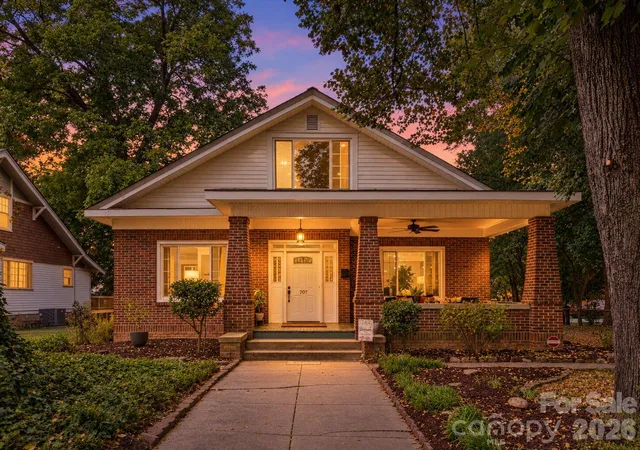 Single family home for sale at 707 York St, Gastonia, NC 28052 | MLS# 4436752
