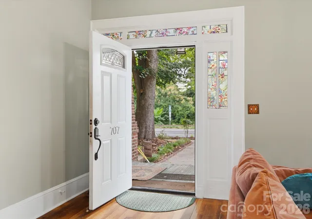 Photo 1 of Single family home for sale at 707 York St, Gastonia, NC 28052 | MLS# 4436752 | Listing updated on 2026-10-28