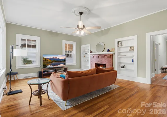 Photo 3 of Single family home for sale at 707 York St, Gastonia, NC 28052 | MLS# 4436752 | Listing updated on 2026-10-28