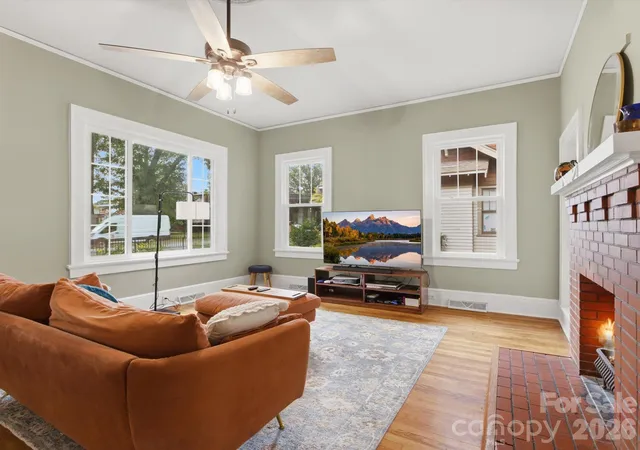 Photo 4 of Single family home for sale at 707 York St, Gastonia, NC 28052 | MLS# 4436752 | Listing updated on 2026-10-28