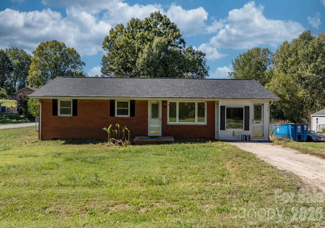 Photo 1 of Single family home for sale at 2509 29th Street, Hickory, NC 28601 | MLS# 4436755 | Listing updated on 2026-10-29