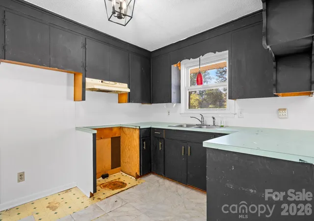 Photo 4 of Single family home for sale at 2509 29th Street, Hickory, NC 28601 | MLS# 4436755 | Listing updated on 2026-10-29