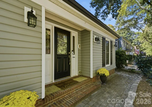 Photo 1 of Single family home for sale at 834 Winter Wood Dr, Matthews, NC 28105 | MLS# 4436801 | Listing updated on 2026-10-23