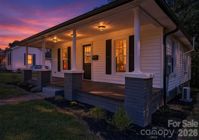Photo 3 of Single family home for sale at 333 Derby Ave, Newton, NC 28658 | MLS# 4436819 | Listing updated on 2026-10-24