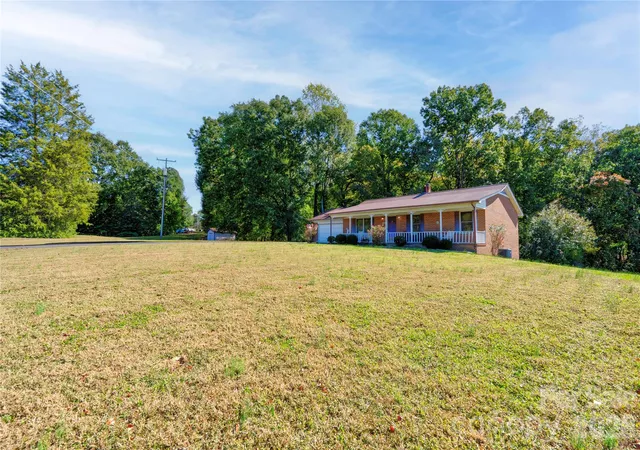 Photo 2 of Single family home for sale at 225 Yarbro Rd, Kings Mountain, NC 28086 | MLS# 4436837 | Listing updated on 2026-10-28