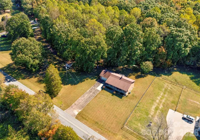 Photo 3 of Single family home for sale at 225 Yarbro Rd, Kings Mountain, NC 28086 | MLS# 4436837 | Listing updated on 2026-10-28