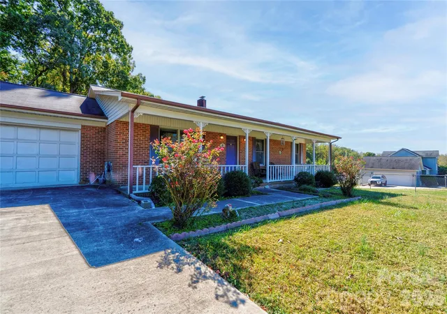 Photo 4 of Single family home for sale at 225 Yarbro Rd, Kings Mountain, NC 28086 | MLS# 4436837 | Listing updated on 2026-10-28