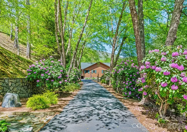 Photo 2 of Single family home for sale at 970 Campbell Mountain Dr, Waynesville, NC 28785 | MLS# 4436852 | Listing updated on 2026-10-26